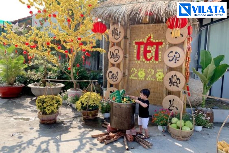 Mành tre trang trí với chữ Tết và tiểu cảnh Mành tre trang trí với chữ Tết và tiểu cảnh